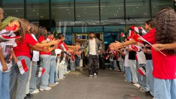 بكل لغات العالم أنت الأفضل..استقبال خاص لـ محمد صلاح في مطار القاهرة