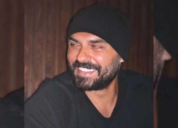 حجز دعوى تعويض مليون جنيه ضد الفنان أحمد صلاح حسنى لتحطيم سيارة مواطن للحكم حجز دعوى تعويض مليون جنيه ضد الفنان أحمد صلاح حسنى لتحطيم سيارة مواطن للحكم