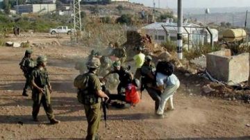 عشرات الإصابات في اقتحام قوات الاحتلال لبلدة بيت كاحل في فلسطين