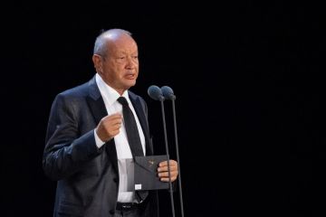 مصر.. نجيب ساويرس يرد على سؤال مستخدم عن تبرعه بمليار جنيه كمساعدات للمحتاجين