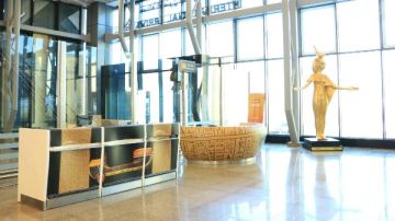 مطار سفنكس الدولي.. تحفة معمارية تأخذ المسافر عبر الزمن بتكنولوجيا العصر شاهد