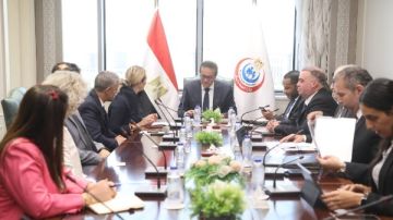 وزير الصحة يناقش مراحل إطلاق المرحلة التجريبية لمبادرة الكشف المبكر عن أمراض القلب الوراثية الخطرة وزير الصحة يناقش مراحل إطلاق المرحلة التجريبية لمبادرة الكشف المبكر عن أمراض القلب الوراثية الخطرة