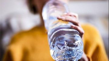 لو بتنسى تشرب مياه.. إليك نصائح للحفاظ على رطوبتك في الشتاء