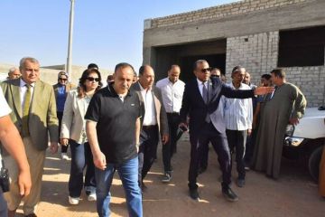 هيئة تنمية الصعيد ومحافظة أسيوط تبحثان توسيع المشروعات الزراعية والحرفية