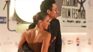 إطلالة رومانسية لـ علا رشدي برفقة زوجها