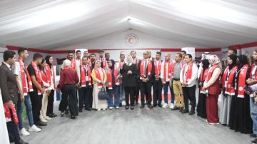 الشباب العربي يشارك في تعبئة المساعدات الإنسانية لغزة خلال زيارة ميدانية للهلال الأحمر المصري الشباب العربي يشارك في تعبئة المساعدات الإنسانية لغزة خلال زيارة ميدانية للهلال الأحمر المصري