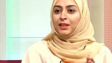 العمانية أمامة اللواتية تصل الأردن بعد اعتقالها بأسطول الصمود