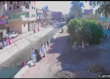  رمت نفسها في الترعة .. تفاصيل إنقاذ أم لنجلها من الغرق في الغربية