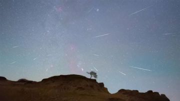 سماء مصر تتألق بالجمال الكوني: زخات شهب الجباريات والمذنب ليمون يرسمان لوحة نادرة سماء مصر تتألق بالجمال الكوني: زخات شهب الجباريات والمذنب ليمون يرسمان لوحة نادرة
