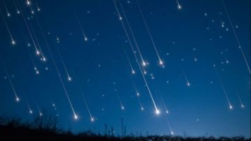 سماء مصر على موعد مع ظاهرة فلكية خلال ساعات.. ما هي ذروة شهب التنينيات؟