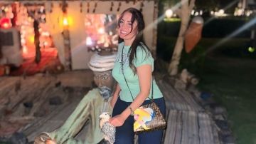 نرمين الفقى تخطف الأنظار من الخيمة البدوية في الغردقة