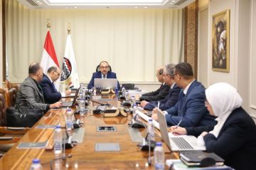 وزير قطاع الأعمال يتابع جهود التوافق مع آلية تعديل حدود الكربون لتعزيز تنافسية الصادرات وزير قطاع الأعمال يتابع جهود التوافق مع آلية تعديل حدود الكربون لتعزيز تنافسية الصادرات