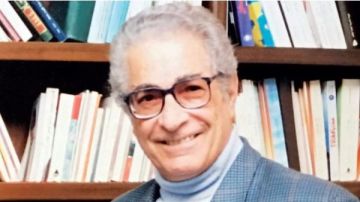 أنيس منصور.. فيلسوف الحكايات وساحر الكلمة