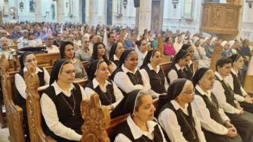 الأنبا باسيليوس يترأس قداس يوبيل 375 عاما على تأسيس رهبنة القديس يوسف دي ليون الأنبا باسيليوس يترأس قداس يوبيل 375 عاما على تأسيس رهبنة القديس يوسف دي ليون