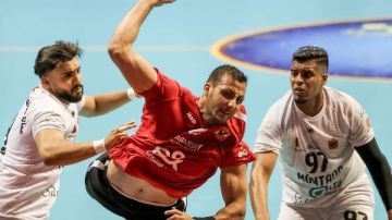 الأهلي يسحق درب السلطان ويتوج بطلا لأفريقيا لليد الأهلي يسحق درب السلطان ويتوج بطلا لأفريقيا لليد