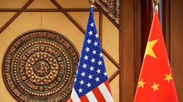 الدفاع الصينية: بكين منفتحة على تطوير العلاقات العسكرية مع الولايات المتحدة