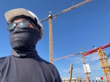 الروس في أضخم مشروع نووي في مصر.. شاب يروي تجربته الفريدة في أرض الأهرامات الروس في أضخم مشروع نووي في مصر.. شاب يروي تجربته الفريدة في أرض الأهرامات