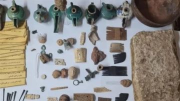 بني سويف: الأمن يضبط مزارعا بحوزته 533 قطعة أثرية للتجارة غير المشروعة بني سويف: الأمن يضبط مزارعا بحوزته 533 قطعة أثرية للتجارة غير المشروعة