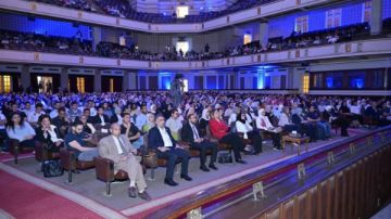 جلسة حوارية حول ريادة الأعمال المدعومة بالذكاء الإصطناعي بمؤتمر جامعة القاهرة