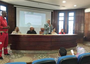 محافظ المنيا يؤكد على أهمية مناقشة الظواهر الطلابية السلبية وتصحيح المفاهيم المغلوطة لدى الشباب محافظ المنيا يؤكد على أهمية مناقشة الظواهر الطلابية السلبية وتصحيح المفاهيم المغلوطة لدى الشباب