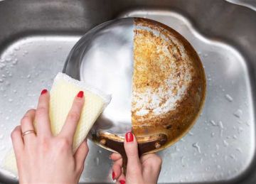 من غير تكلفة وفرك.. خطوات تنظيف الأواني المحروقة لاستعادة بريقها من غير تكلفة وفرك.. خطوات تنظيف الأواني المحروقة لاستعادة بريقها