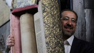 هنري حمرا .. حاخام يهودي سوري عائد من نيويورك يترشح لبرلمان ما بعد الأسد هنري حمرا .. حاخام يهودي سوري عائد من نيويورك يترشح لبرلمان ما بعد الأسد