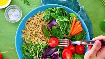 10 أطعمة شائعة ذات قوة مضادة للالتهابات