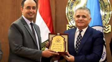 بروتوكول تعاون لافتتاح فرع جديد للخط الساخن لصندوق الادمان لمحافظ السويس بروتوكول تعاون لافتتاح فرع جديد للخط الساخن لصندوق الادمان لمحافظ السويس