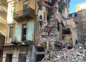 حملة مكبرة لإزالة الخطورة الداهمة بعقار قديم بـ كرموز الإسكندرية (صور) حملة مكبرة لإزالة الخطورة الداهمة بعقار قديم بـ كرموز الإسكندرية (صور)