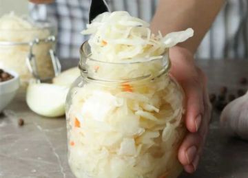 قنبلة مناعة في مطبخك.. اعرفي طريقة تحضير مخلل الكرنب فهو مفيد للهضم قنبلة مناعة في مطبخك.. اعرفي طريقة تحضير مخلل الكرنب فهو مفيد للهضم