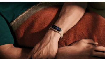 ينافس ساعات أبل.. شاومي تغزو الأسواق بسوار بمواصفات جبارة