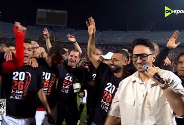 احتفالات كبيرة على ملعب القاهرة.. صلاح وزملاؤه يرقصون مع المغني بالتأهل لمونديال 2026 (فيديو)