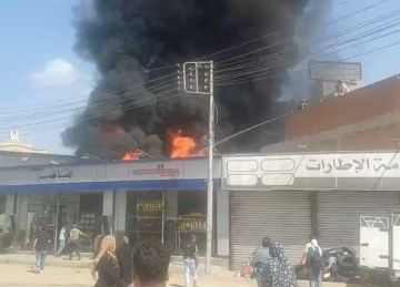 حريق يلتهم سطح مخزن في طنطا