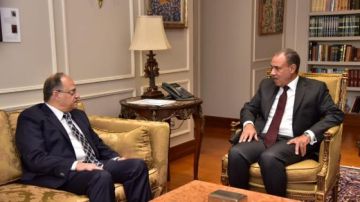 رئيس هيئة الدواء يعقد اجتماعا مع وزير الخارجية لبحث التعاون الدولى