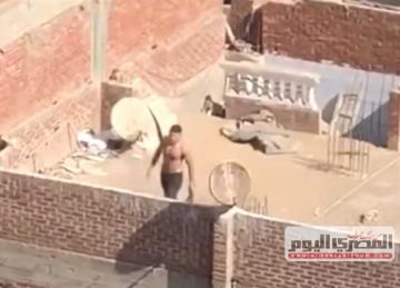 ضبط شخص لوح بأسلحة بيضاء وسب أحد المواطنين من أعلى منزله في كفر الشيخ ضبط شخص لوح بأسلحة بيضاء وسب أحد المواطنين من أعلى منزله في كفر الشيخ