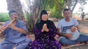 الشاعر فوزي إبراهيم يعاتب عمرو أديب: تجاهل أسماء صناع الأغاني في الحكاية أمر مؤسف