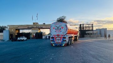 الهلال الأحمر يطلق القافلة الـ53 حاملة 8500 طن مساعدات للفلسطينيين