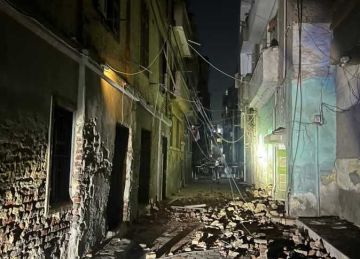 انهيار جزئي لمنزل بمنطقة الحميدات في قنا انهيار جزئي لمنزل بمنطقة الحميدات في قنا