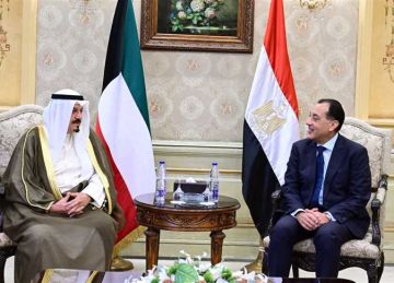 رئيس الوزراء يستقبل نظيره الكويتي بمطار القاهرة الدولي (تفاصيل) رئيس الوزراء يستقبل نظيره الكويتي بمطار القاهرة الدولي (تفاصيل)