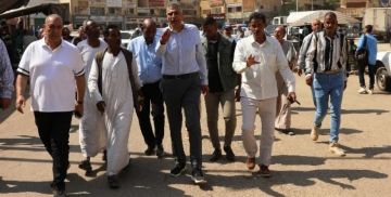 محافظ أسوان: حل مشكلة تسجيل وتحديث بيانات مواطنين أبو سمبل بمنظومة التأمين الصحي