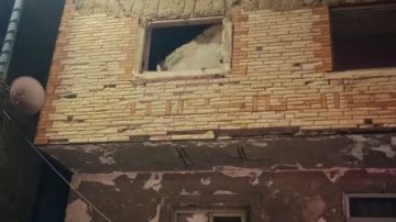محافظ الإسكندرية يتابع تداعيات انهيار أجزاء من عقار بالعصافرة بحري محافظ الإسكندرية يتابع تداعيات انهيار أجزاء من عقار بالعصافرة بحري