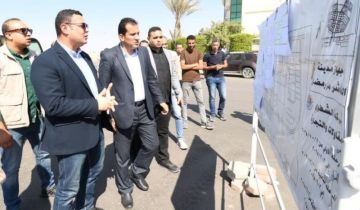 وزير الإسكان يتفقد الطرق والمحاور والميادين بمدينة العاشر من رمضان