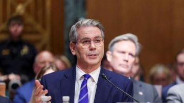 وزير الخزانة الأمريكي: الإغلاق الحكومي يكلف الاقتصاد 15 مليار دولار أسبوعيا