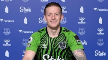 إيفرتون يمدد عقد حارسه جوردان بيكفورد حتى 2029