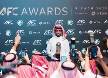 الهلال يكرم سالم الدوسري على هامش مباراة السد القطري