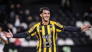 حقيقة تفاوض الأهلي مع لاعب أرجنتيني بديلا لـ ديانج