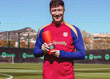 ليفاندوفسكي يثير غضب مسؤولى برشلونة