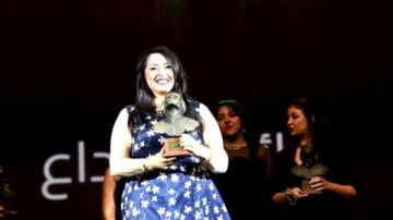 هند عاكف تفوز بجائزة الإبداع بمهرجان المهن التمثيلية للمسرح المصري شاهد هند عاكف تفوز بجائزة الإبداع بمهرجان المهن التمثيلية للمسرح المصري شاهد