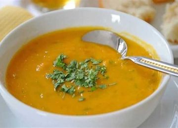 خطوة بخطوة.. طريقة عمل شوربة العدس الدافئة في المنزل خطوة بخطوة.. طريقة عمل شوربة العدس الدافئة في المنزل