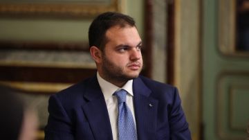 طارق أبو العينين عضوا باللجنة الاستشارية والتجارية للفيفا طارق أبو العينين عضوا باللجنة الاستشارية والتجارية للفيفا